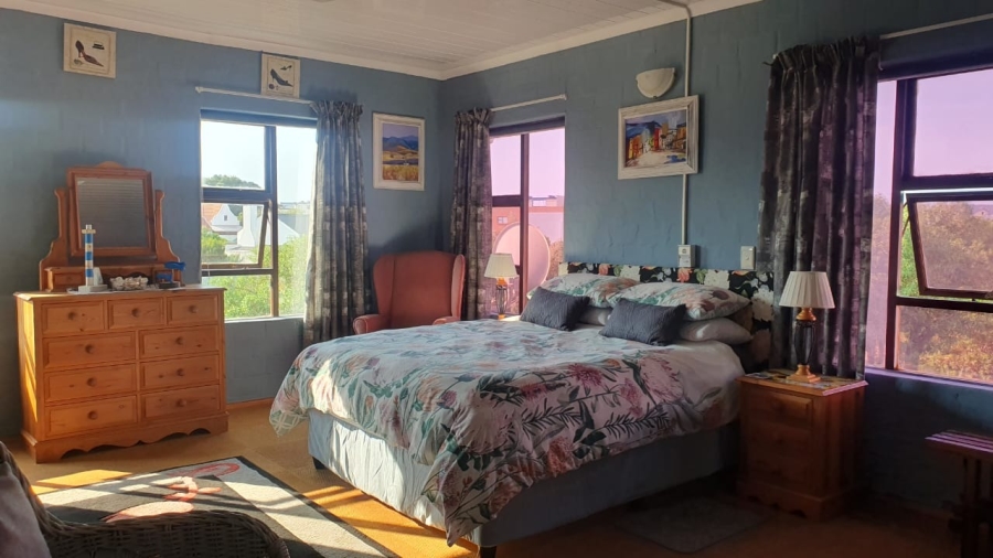 5 Bedroom Property for Sale in Britannia Bay Western Cape